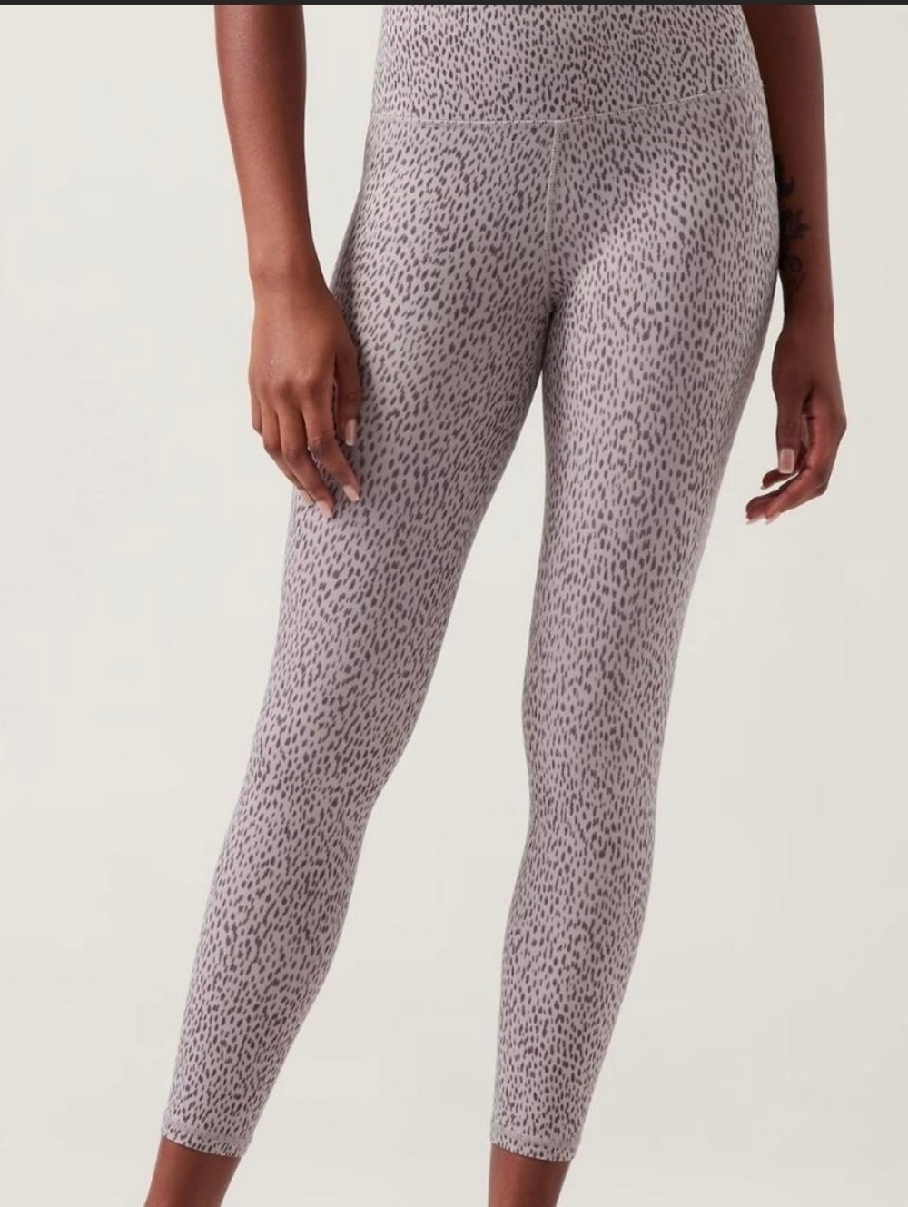 Athleta Salutation Stash Pocket Printed 7/8 Tight Shanti Animal Purple. Size xsm